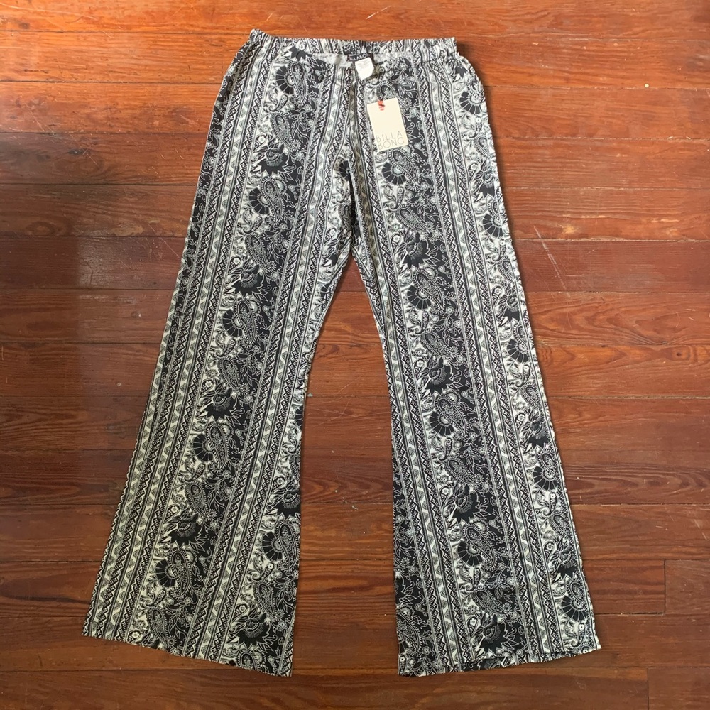 Billabong NWT B&W Paisley Festival Pants
